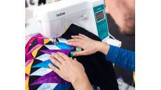 Šijací a vyšívací stroj Brother F580 veľkosti XL