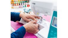 Šijací a vyšívací stroj Brother F580 veľkosti XL