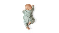 Strih Burda 9258 - Overal so zapínaním na patentky na nohaviciach