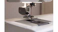 Šijací a vyšívací stroj Husqvarna Designer Sapphire 85 veľkosti XXL + vyšívacia jednotka