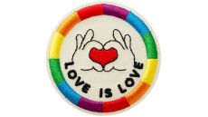 Nažehlovačka Love is Love 5,2 x 5,2 cm Monoquick